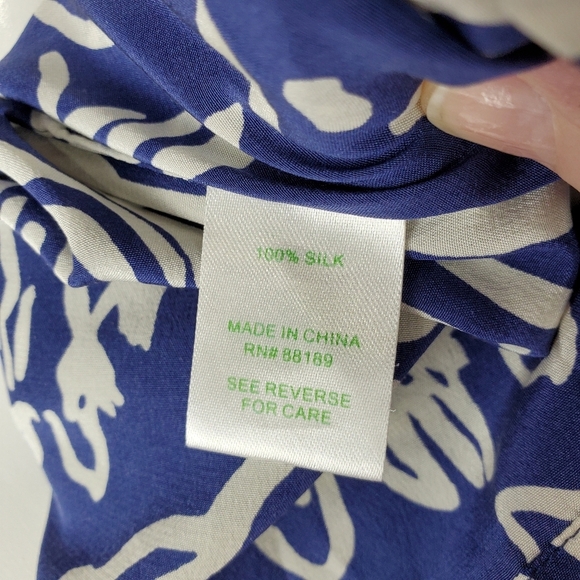 Lilly Pulitzer Coastal 100% Silk Tunic Blouse Royal Blue White Swirl Size Small - Picture 14 of 16